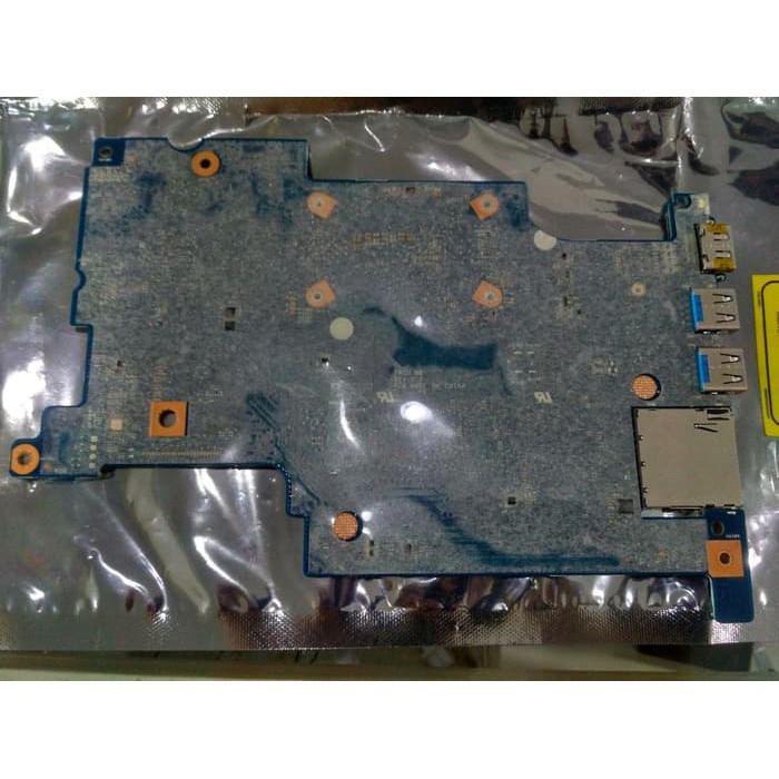 Motherboard Toshiba Satellite E45W Intel i3-5015U 2.1GHz H000091020