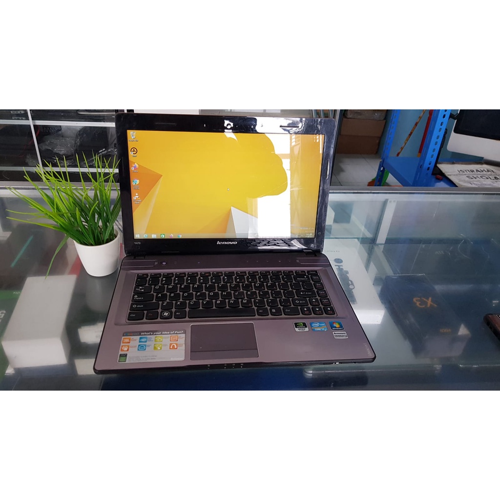 Lenovo Y470 Core i7 Dual VGA Ram 4gb