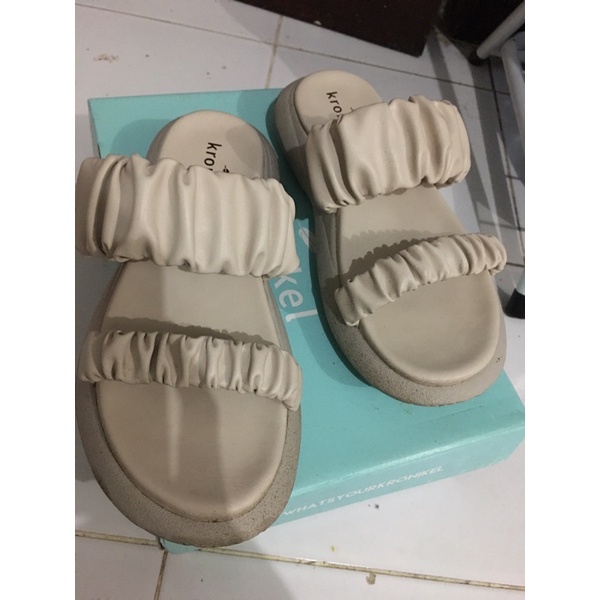 [PRELOVED] Sandal kronikel