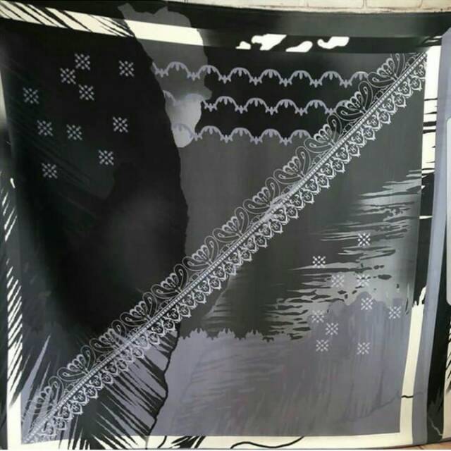 Hijab  L by LCB ( replika)