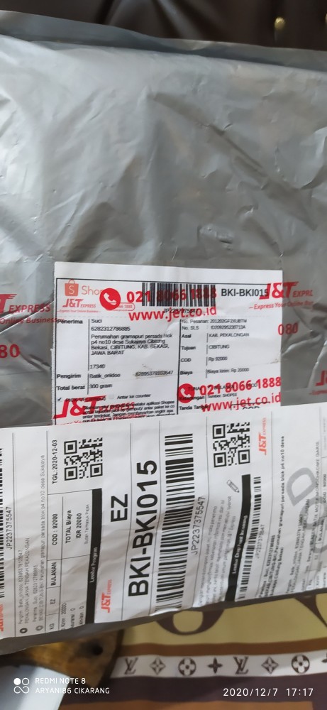 Blazer Batik Motif Monochrome Garis