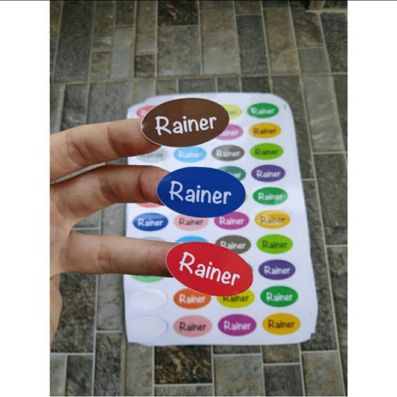 

Stiker Vinyl Nama Anak Penanda Custom Buku Pensil Tempat Makan Bekal