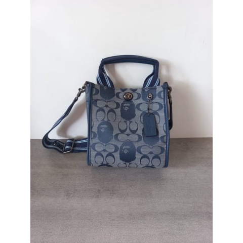TAS WANITA CO BAPE X COACH TOTE 22 IN SIGNATURE CHAMBRAY