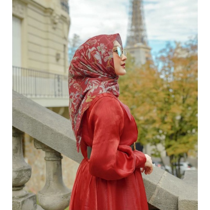 Buttonscarves BS DIAN PELANGI Autograph Series Square Hijab Scarf Kerudung Segi empat Jilbab