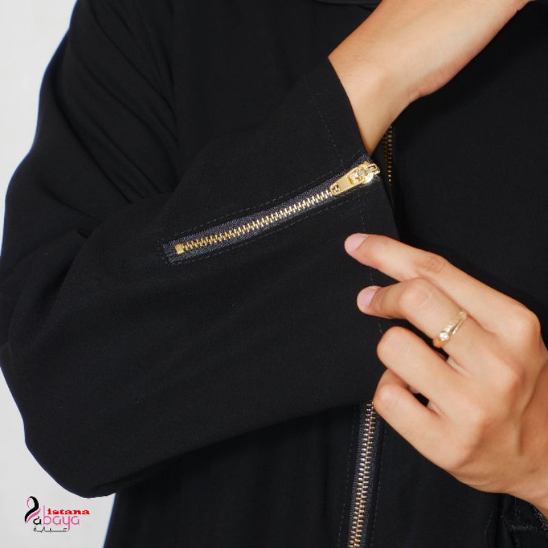 abaya Polos Ziper emas full dipadu kain hitam pekat simpel minimalis cantik bgt!