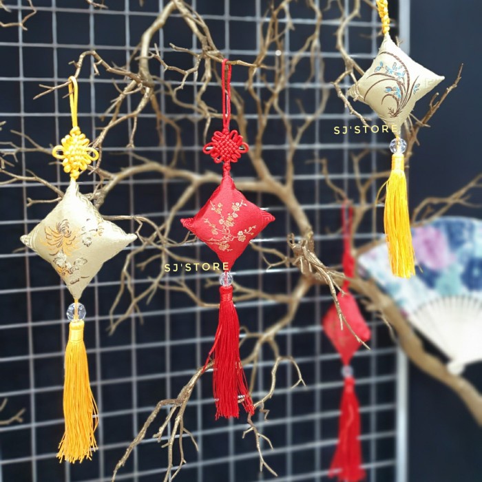 

Aksesoris hiasan gantungan hampers imlek cny