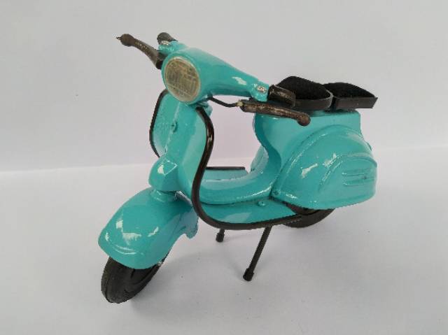 (BISA COD) MINIATUR MOTOR VESPA WARNA LENGKAP BAHAN BESI FINISHING PERFECT - DEKORASI RUMAH SOUVENIR