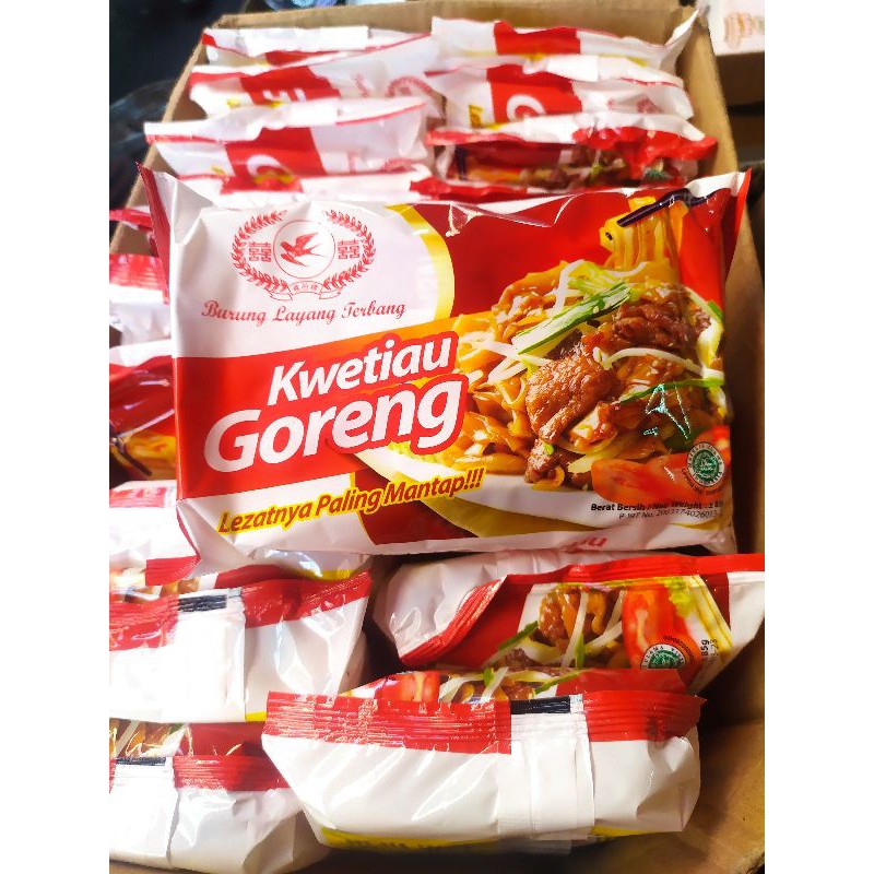 

kwetiau goreng, kuah, dan kwetiau siram burung layang