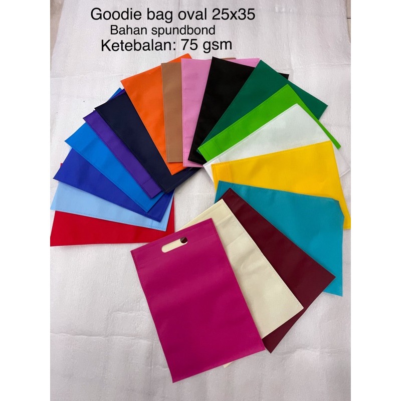 

Tas kain Tas murah goodie bag tas spunbond oval 25x35 cm Goodie bag oval tebal 75 gsm