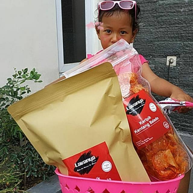 

Keripik Kentang Balado ENAK 450gram