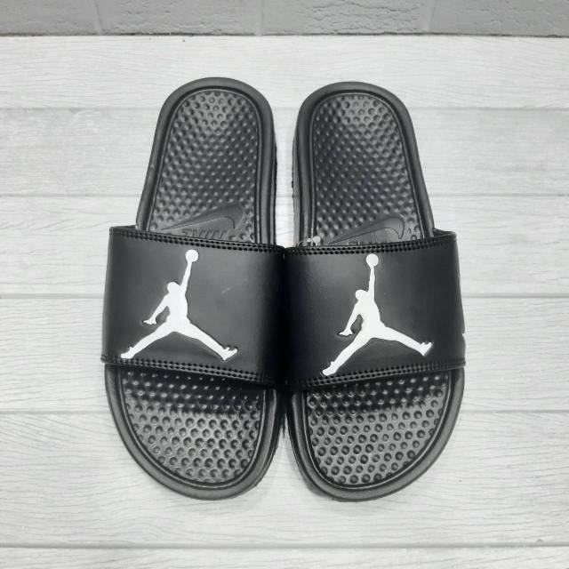 Sandal nike jordan hitam
