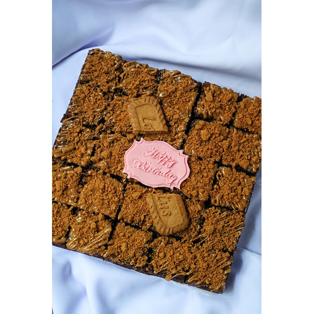 

Shiny Crust Brownies "Lotus Sprad & Biscoff" Birthday Edition