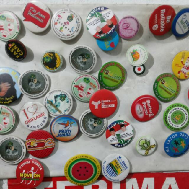 Pin peniti ukuran  5,8cm pin costum