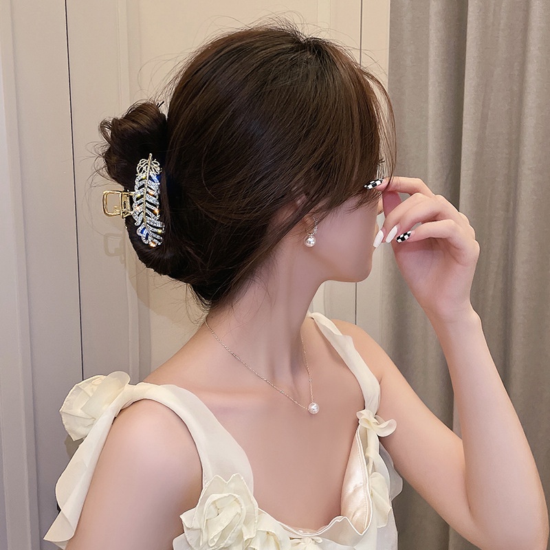 Jepit Rambut Bentuk Bunga Dan Daun Aksen Mutiara Bahan Alloy Untuk Wanita