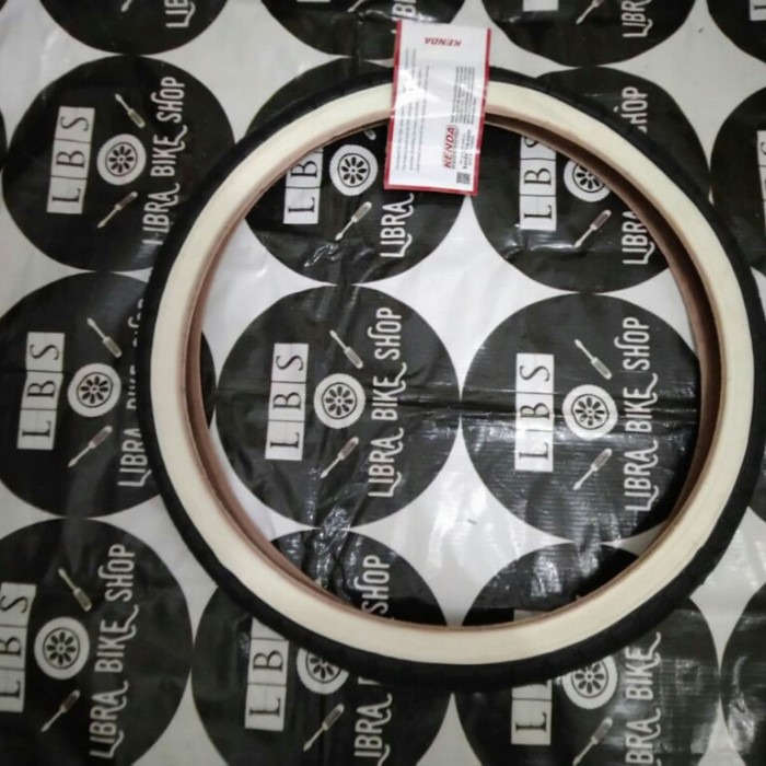 BAN LUAR KENDA KWEST LIST PUTIH 20 X 1.50 L BAN LUAR 20 X 1.50
