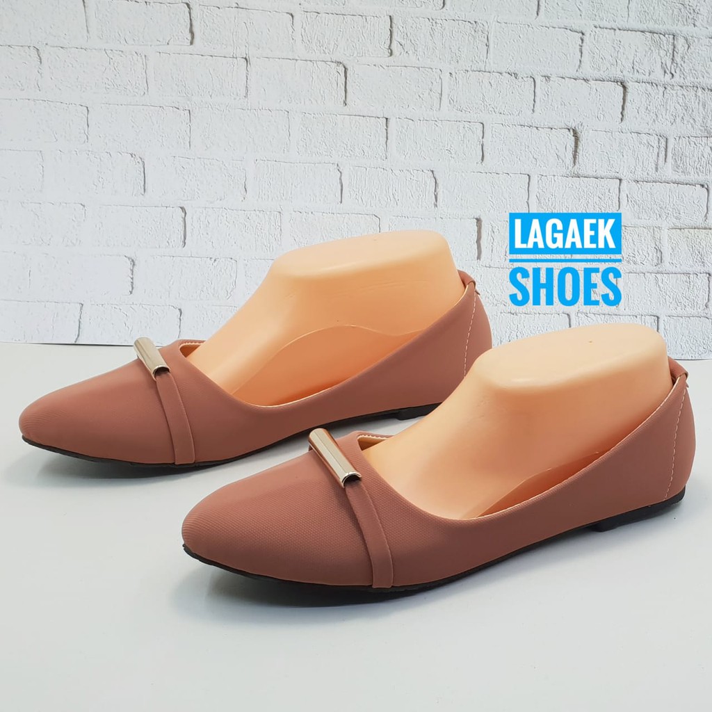 SEPATU KERJA WANITA SLIP ON FLAT DEWASA BAHAN SUEDE SALEM DENGAN AKSESORIS BESI POLOS SIZE 36-40