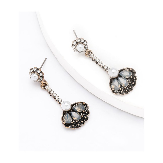 LRC Anting Tusuk Fashion Alloy Acrylic Pearl Flower Earrings K04340