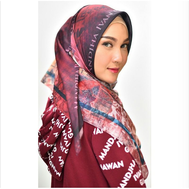 MILAN MAROON SCARF MANDJHA IVAN GUNAWAN