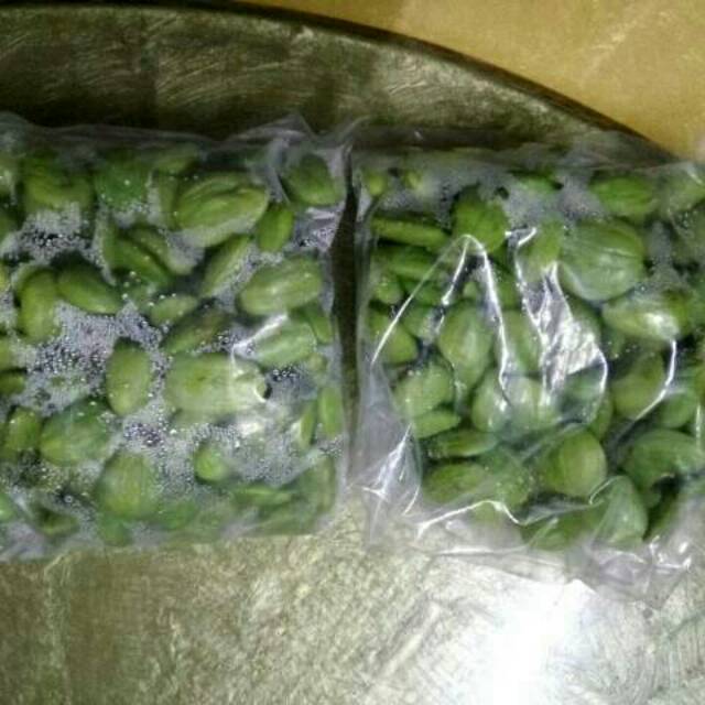 

Pete/petai (30.000/200 gr) sudah dikupas ato 10.000 utk 4 papan