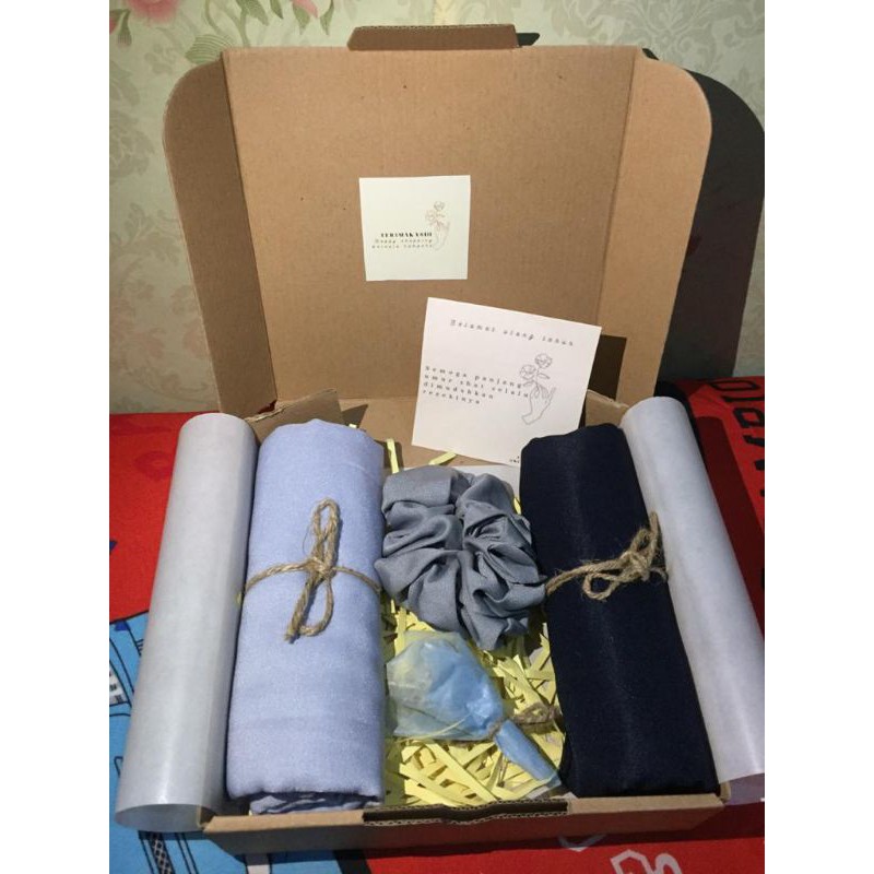 

HAMPERS/GIFT BOX/KADO ULANG TAHUN/VALENTINE/HAMPERS LEBARAN/KERUDUNG