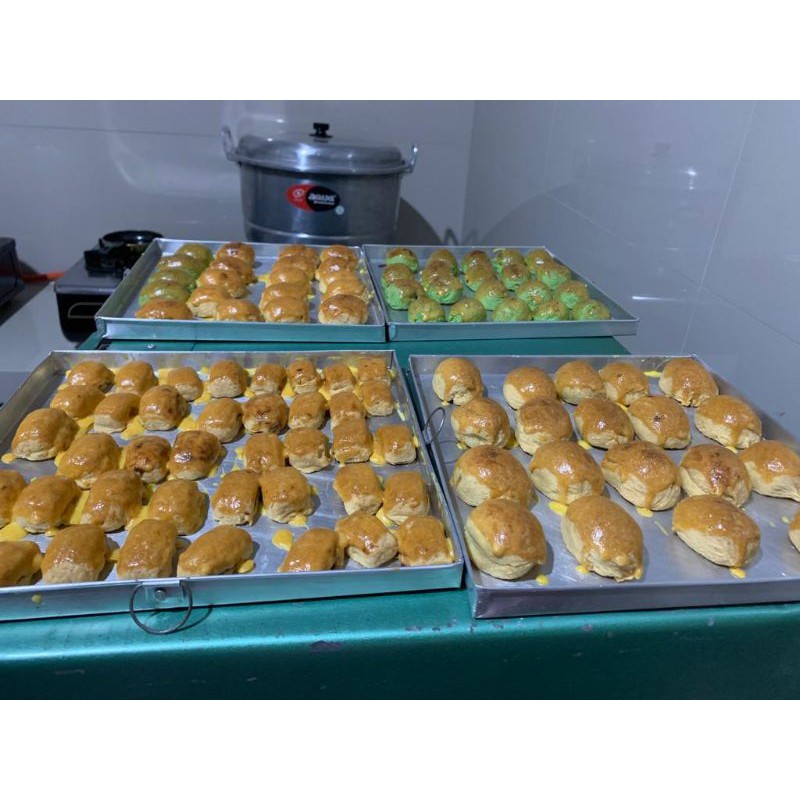 

nastar ( kue tart nanas) isi nanas per 500gram Rp. 75.000 rasanya garing dan full isi nya