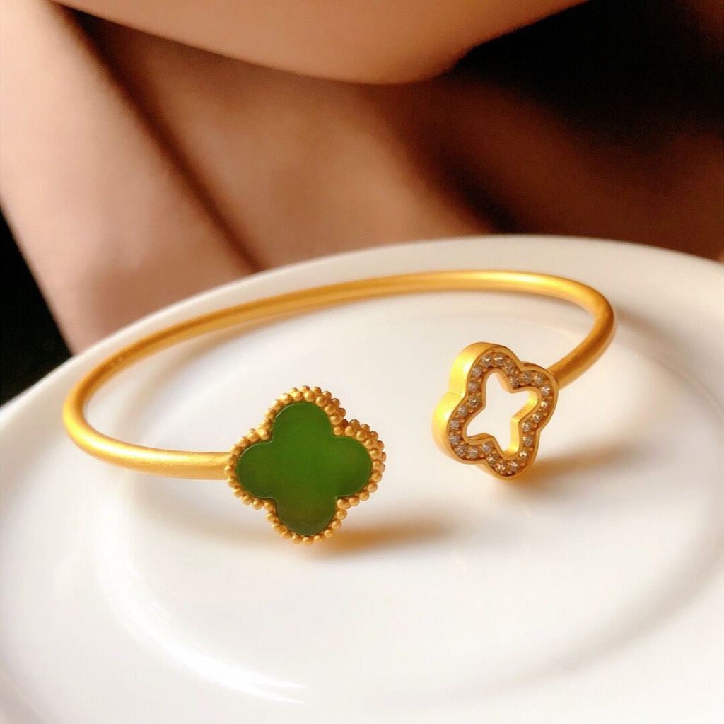 Gelang Model Terbuka Bahan Stainless Steel 925 Lapis Silver Desain Daun Clover Jasper Giok Putih Untuk Wanita