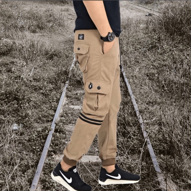 Celana Jogger Cargo dengan Strip 2