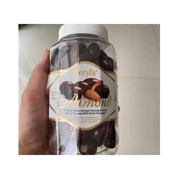 

Beryls Almond Cokelat Hitam dengan Kacang Almond