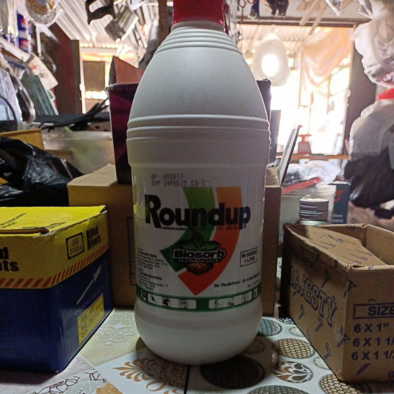 racun rumput ROUNDUP