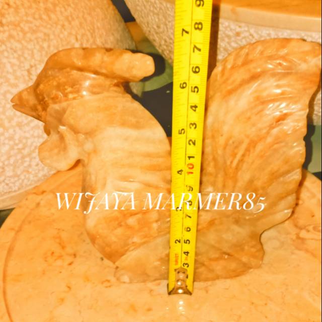 patung ayam batu onix