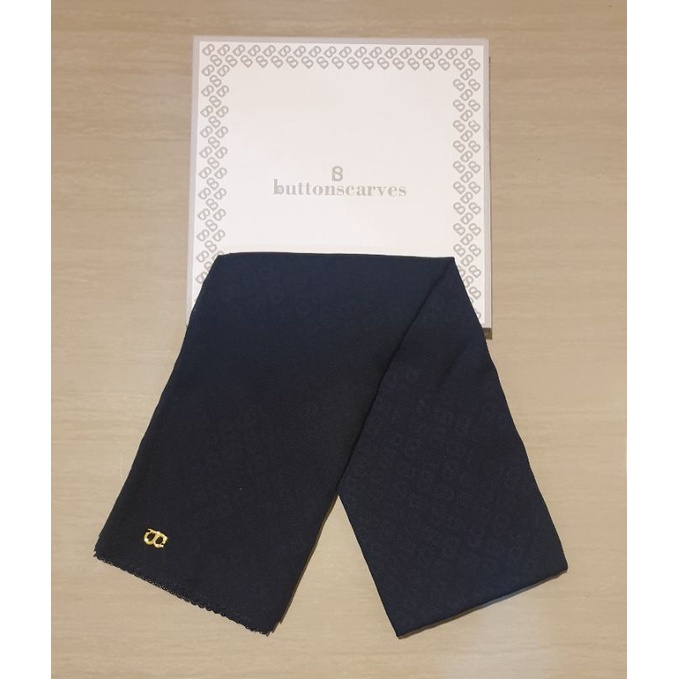 preloved buttonscarves tapis embossed navy