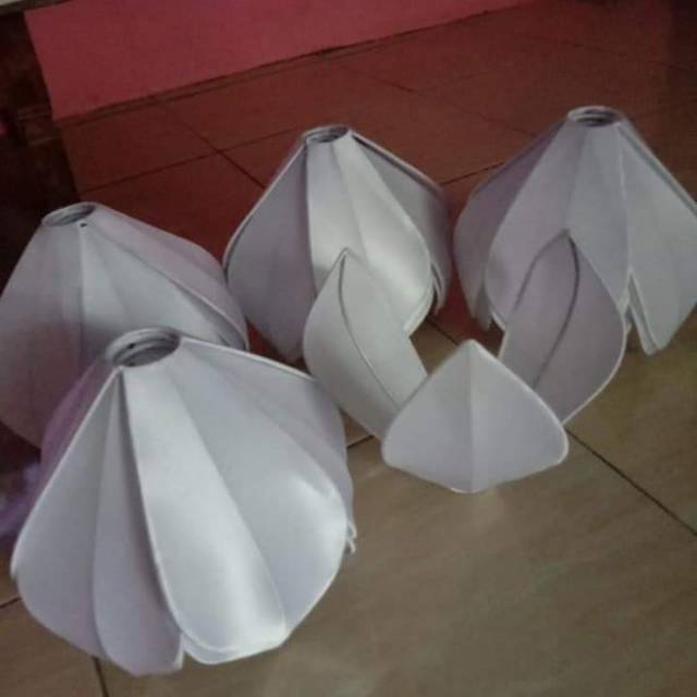 Kap lampu dekorasi tulip lancip