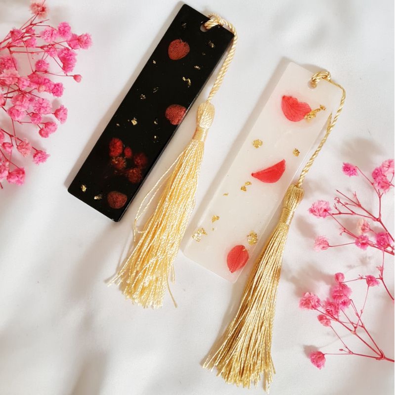 

Custom Small Bookmark Resin - Pembatas Buku Resin Aesthetic - Flower Bookmark - Souvenir