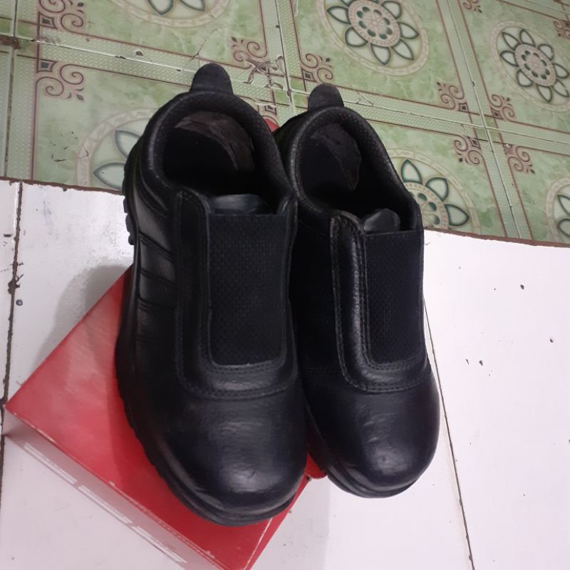 SEPATU SAPETY DR OSHA UJUNG BESI