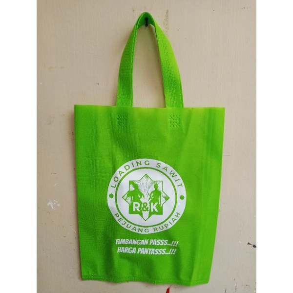 Tas spunbon tebal sablon  Goodybag custom sablon tas promosi  promosi toko onlen offlen dll