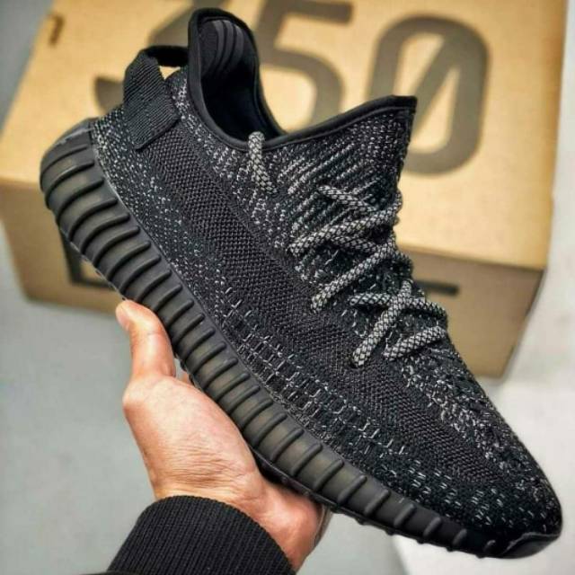 Adidaa Yeezy 350 V2 Black