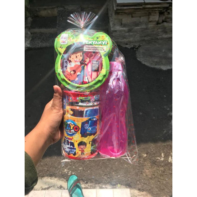 Souvenir ulang tahun parcel paketan anak anak celengan tempat makan dan botol air minum