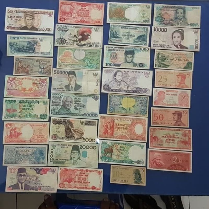 BORONGAN 32 LEMBAR UANG KUNO INDONESIA BEDA2 TIDAK ADA YG SAMa
