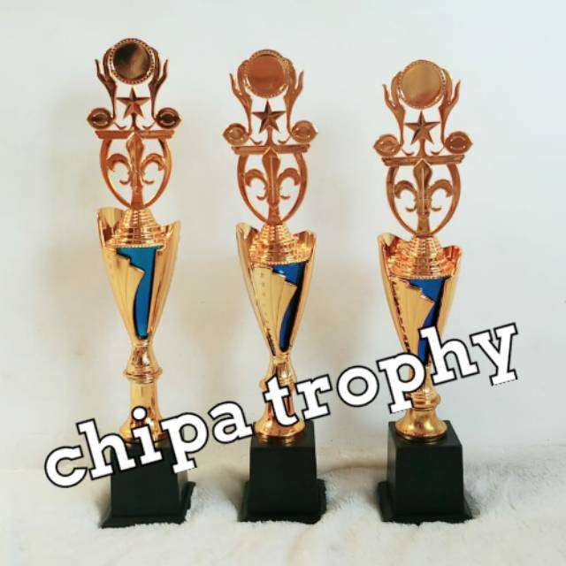 Piala w4 cup tumpuk