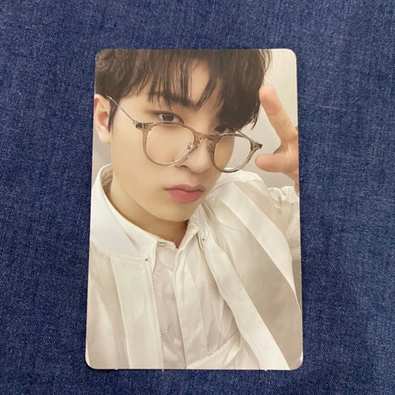 Photocard Junghwan Kacamata TREASURE TSS Selca Selfie