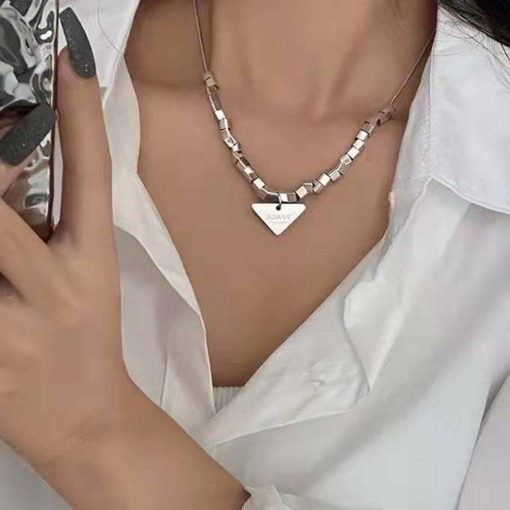 Needway Segitiga Liontin Kalung Punk Gadis Keren Segitiga Liontin Fashion Perhiasan Cubic Beads Titanium Steel Huruf PREDE Gaya Korea Wanita Kalung