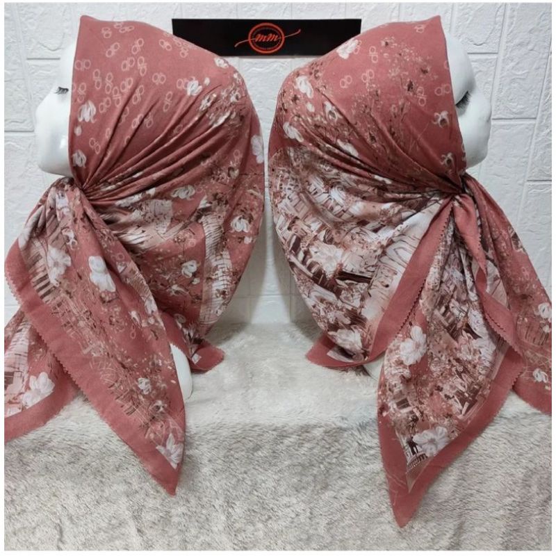 Hija/Kerudung segi empat voal motif bunga warna salem