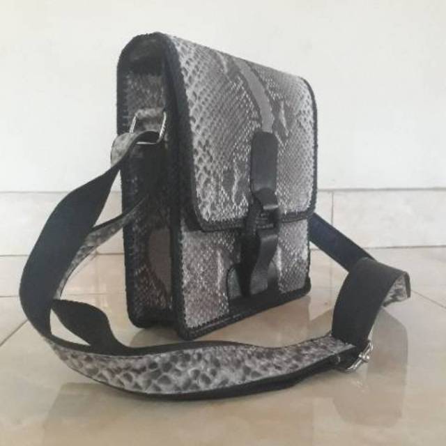 PROMO SPESIALL Tas slempang pria kulit ular phyton asli