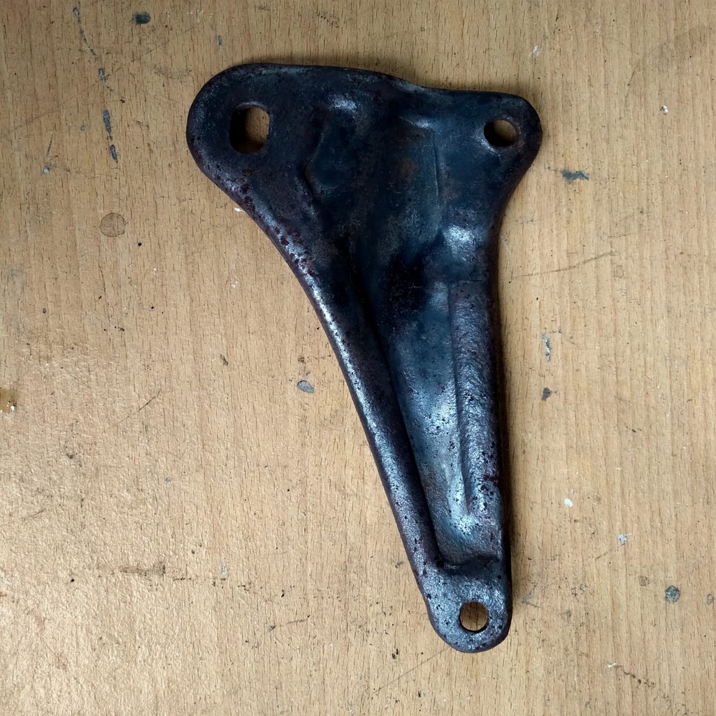 Dudukan knalpot honda 70 plat besi breket knalpot honda c70 honda pitung c 70 original