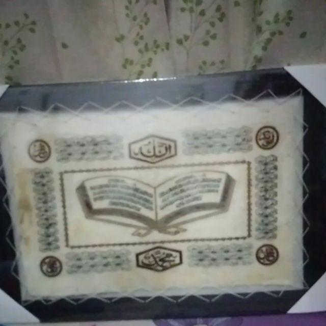 Lukisan Kaligrafi Ayat Kursi Al-quran Bentuk Kitab 70×50 Cm Kulit Kambing