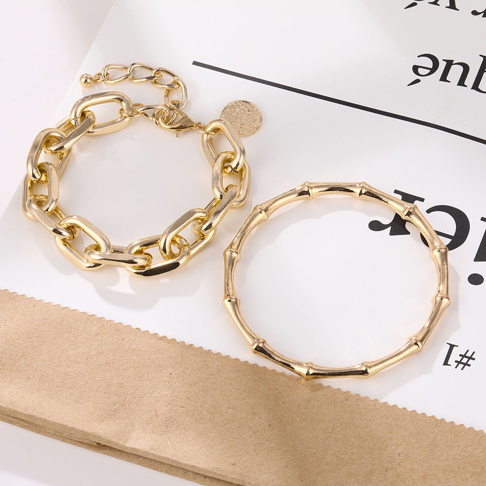 2pcs / Set Gelang Tangan Rantai Tebal Gaya Punk Motif Koin Ukir Warna Gold Untuk Perhiasan Wanita