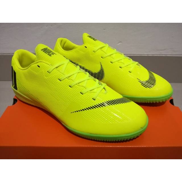 sepatu futsal nike vapor 12