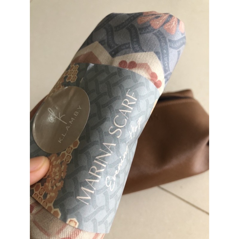 Marina Scarf Wearing Klamby