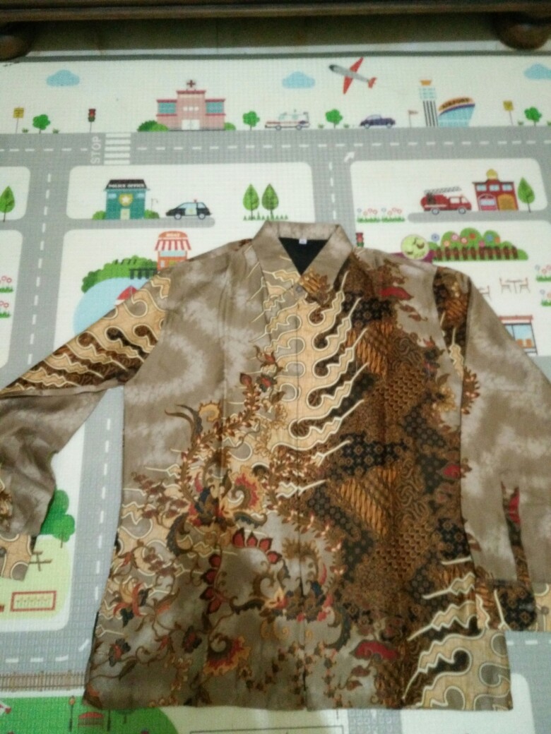 Kemeja Batik Lengan Panjng  Motif Clasik Bahan Semi Sutra Berfuring Size M, L, Xl, Xxl, Jumbo  Batik
