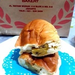 

Roti SUISSE hayam wuruk/pisang keju(minimal PESAN 10 ROTI campur, harus sesama roti SUISSE)